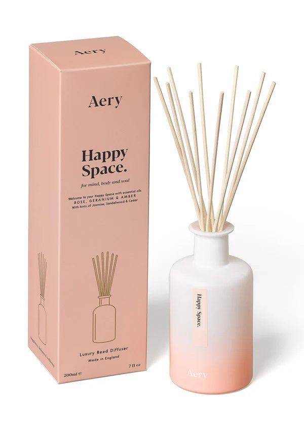 AERY LIVING HAPPY SPACE REED DIFFUSER - ROSE GERANIUM AND AMBER CLOSE UP