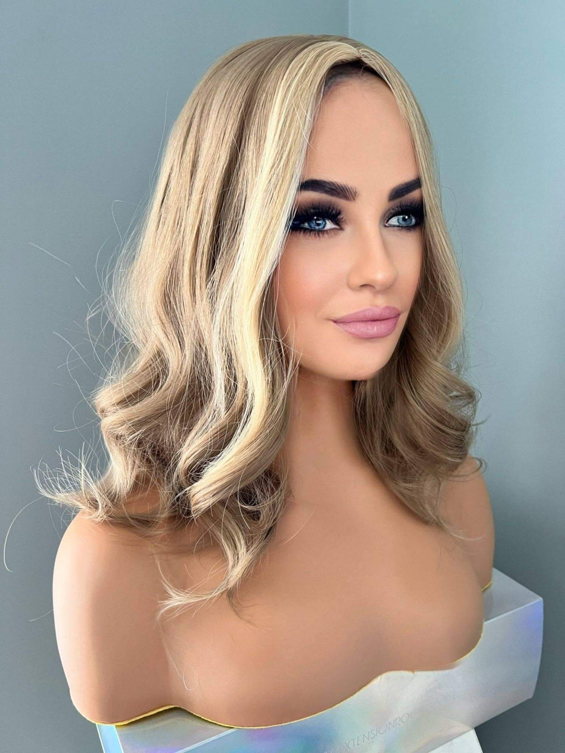 Dana Short Blonde Wig with Highlights