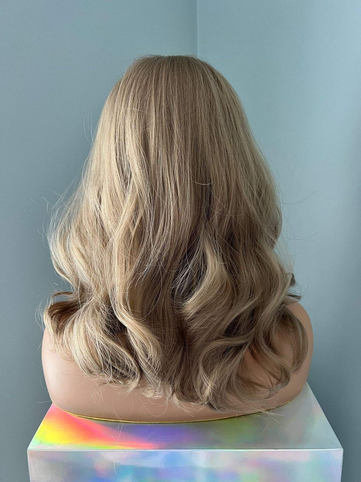 Dana Short Blonde Wig with Highlights