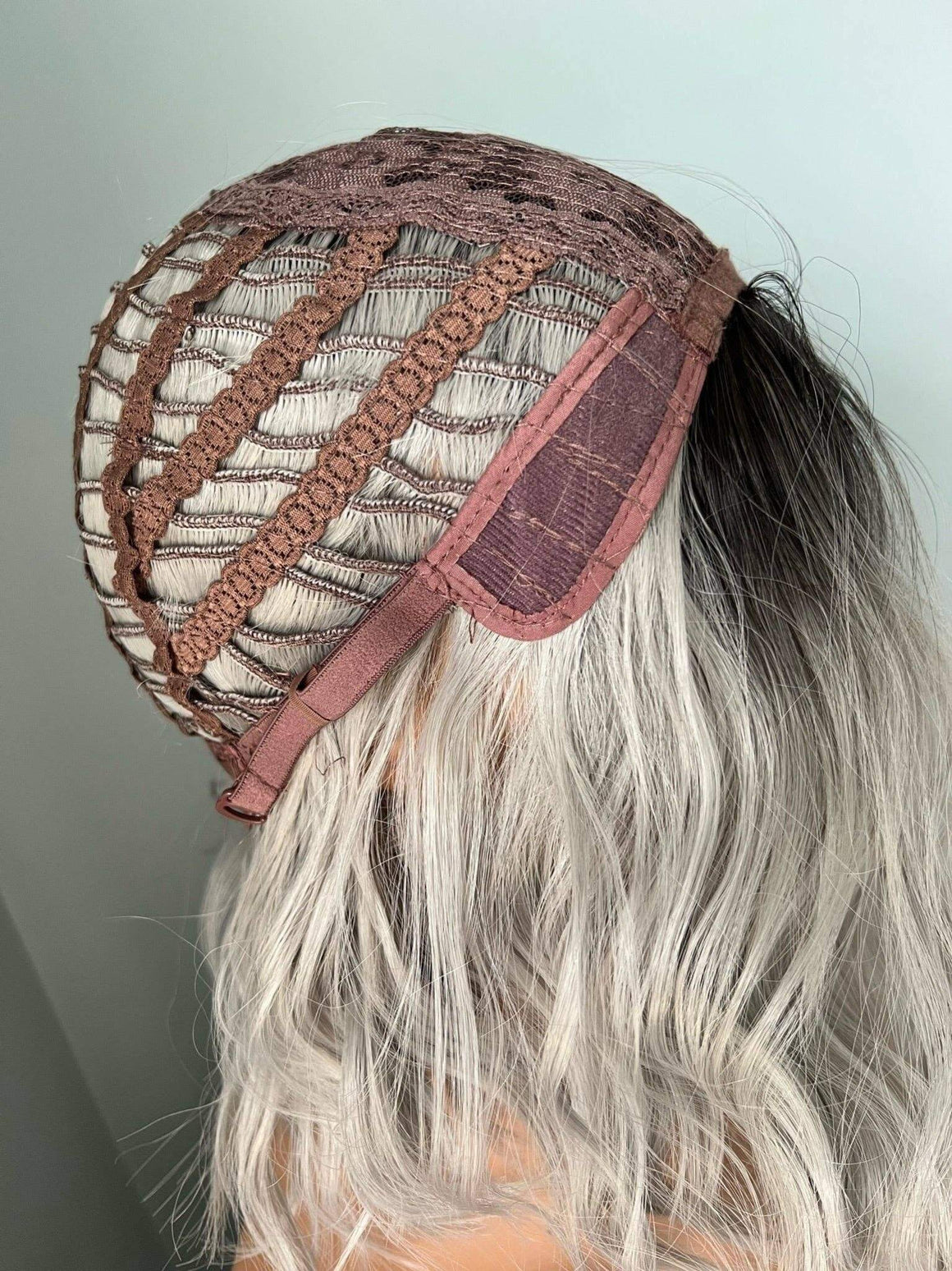 Mona Short Grey Silver Wavy Wig