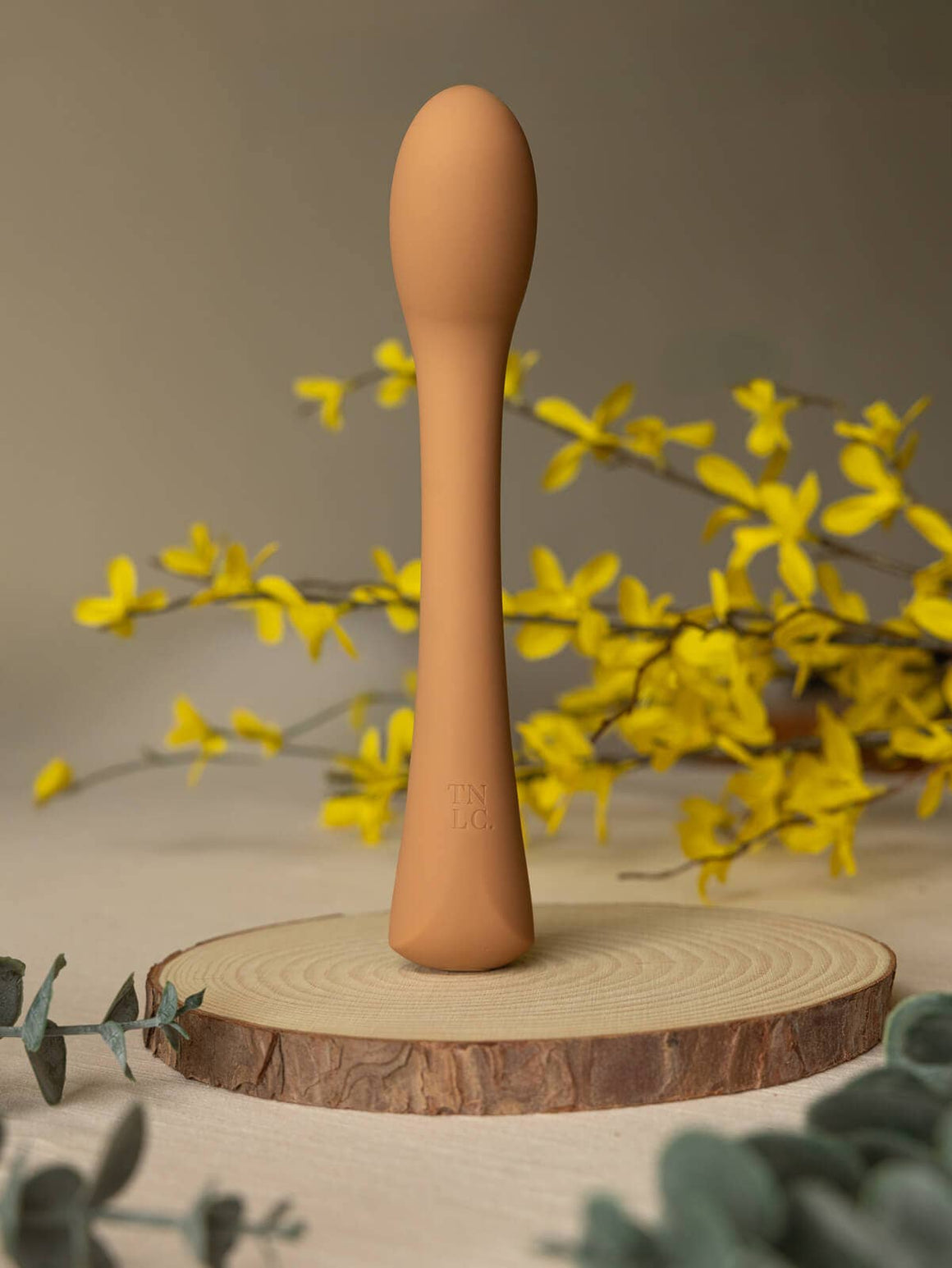 Cecily Curved G-Spot and Wand-Style Vibrator