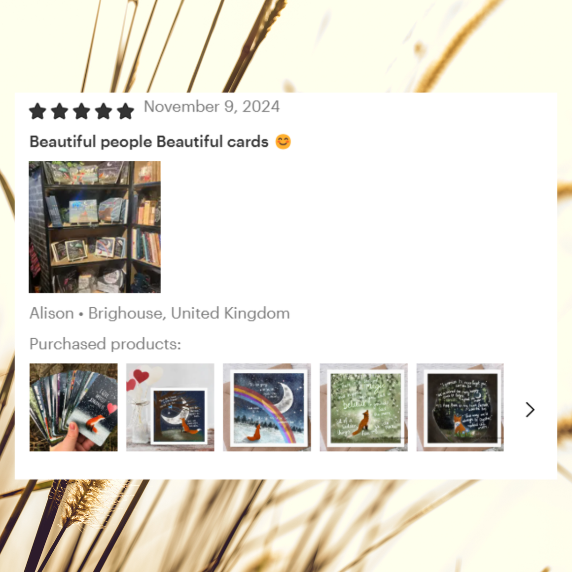 Product review with images of cards and a star rating on a blurred background