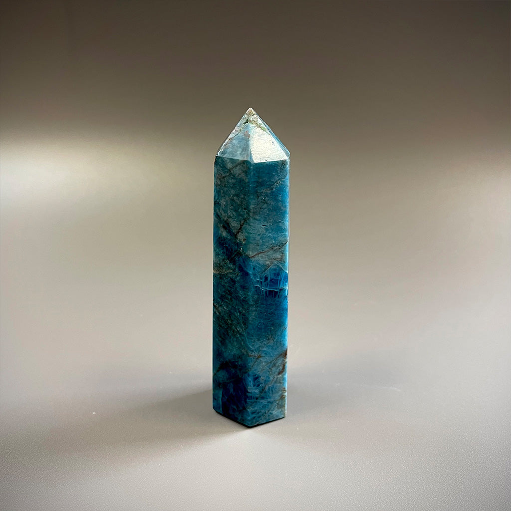 Tours de cristal d&#39;apatite bleue